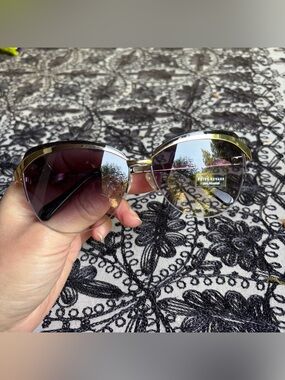 La Vita Prive Revaux Women’s Gold Frame Sunglasses with Gray Gradient Lenses